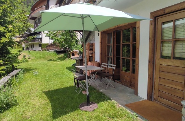 Ground floor apartment 55 m2 + garden in chalet, near resort center, quiet location
