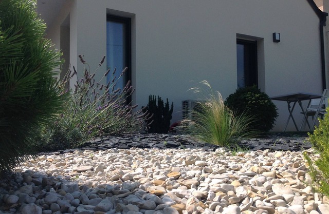 Ground floor apartment with terrace. Walking distance to beaches and shops