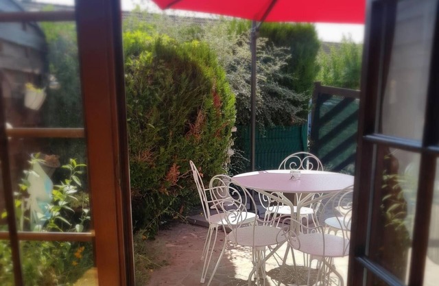 Ground floor independent Villa. Private courtyard. Nature and calm