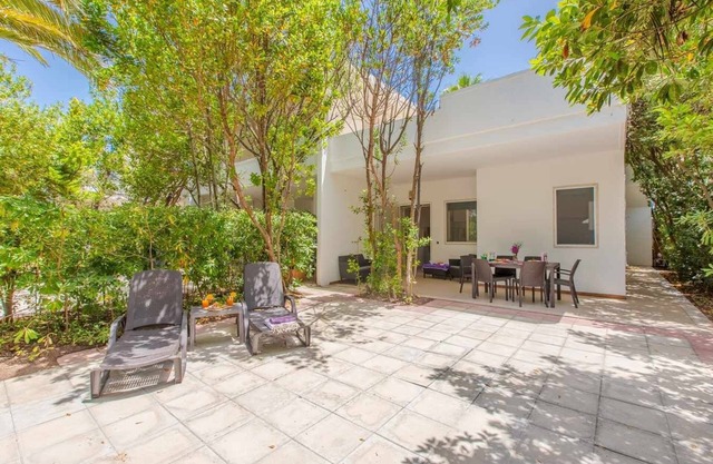 Ground floor - private garden - 20 m from the beaches