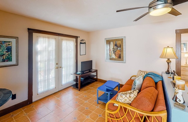 Ground Floor, Snowbird-Friendly Cottage with High-Speed WiFi