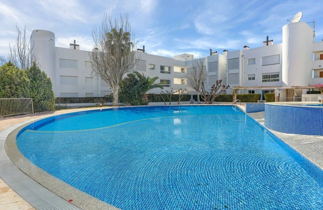 Ground floor, stylish apartment in Bellresguard complex with pool, close to the beach