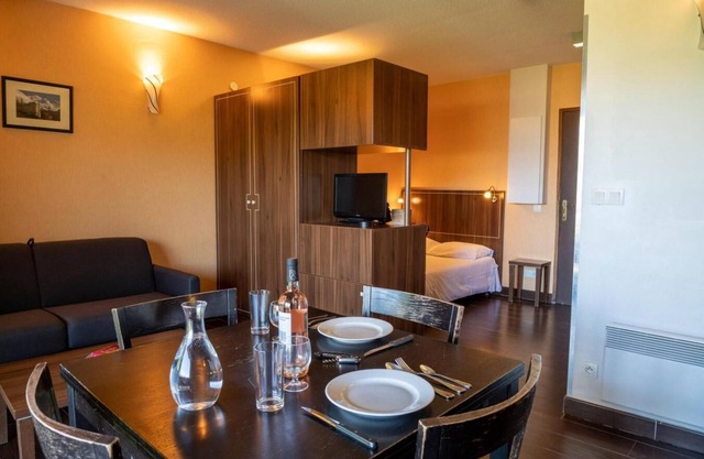 Ground floor, view valley, swimming pool, sauna, terrace, parking, tv, 27m², Pra Loup