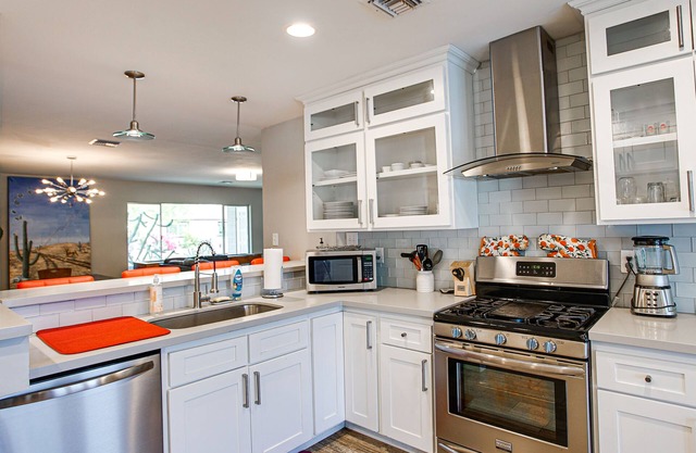 Group Friendly, Ideal Location, with Private Saltwater Heated Pool