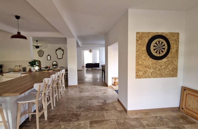 Group home in Burgundy: L'Antre Amis - Spacious accommodation for family and friends