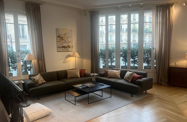 GuestReady - Luxurious Charm near Arc de Triomphe