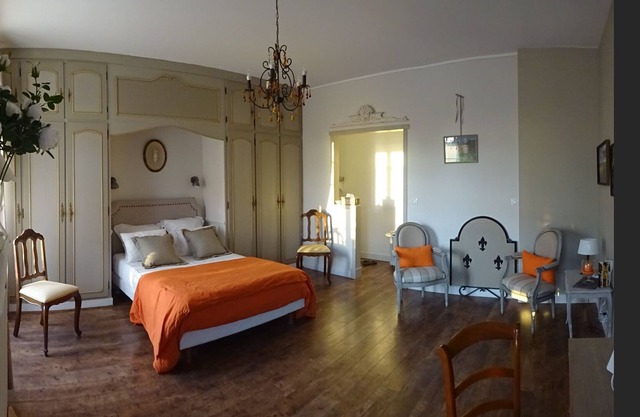 Guest bedroom, shower room and toilet, separate entrance