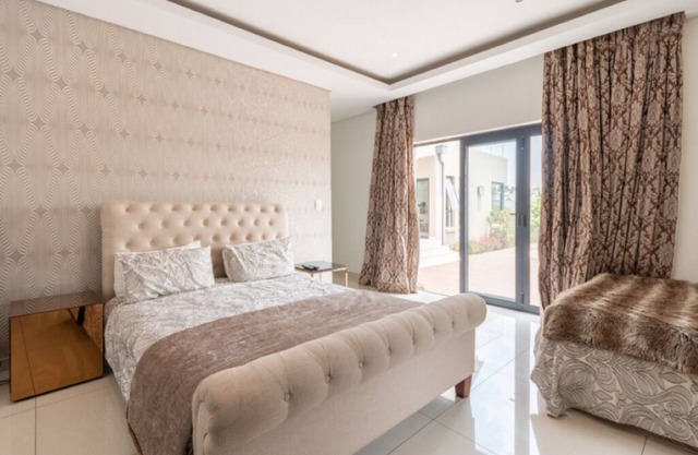 Guest Ensuite @ Waterfall Country Estate.