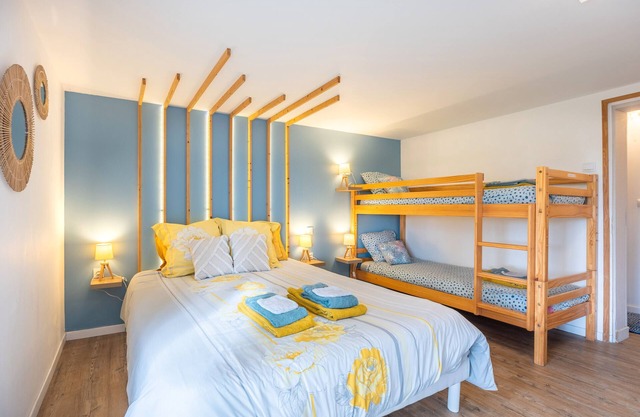 Guest Room 'Chambre Cerise 6min from Puy du Fou' with Shared Garden and Wi-Fi