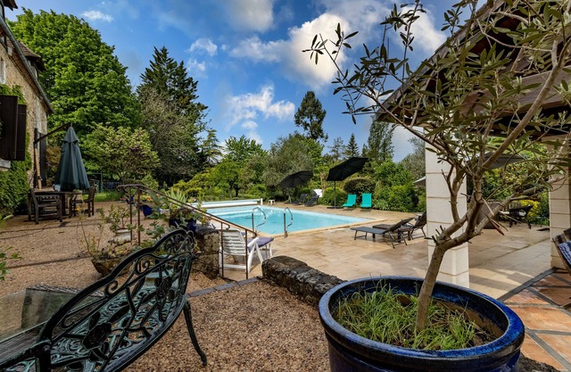 Guest House 'Chambre D'hôtes Iris' with Shared Pool, Shared Terrace and Wi-Fi