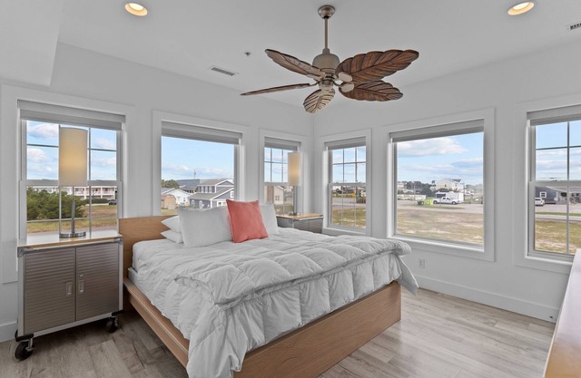 Guest House Topsail - King Suite in hotel on Topsail Beach, North Carolina