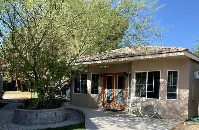 Guest house with small yard