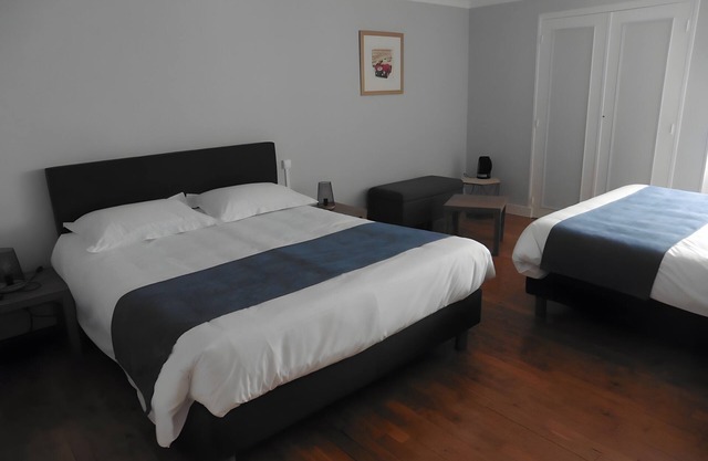 Guest Room 'Chambre Ferrari' with Shared Terrace, Shared Garden and Wi-Fi