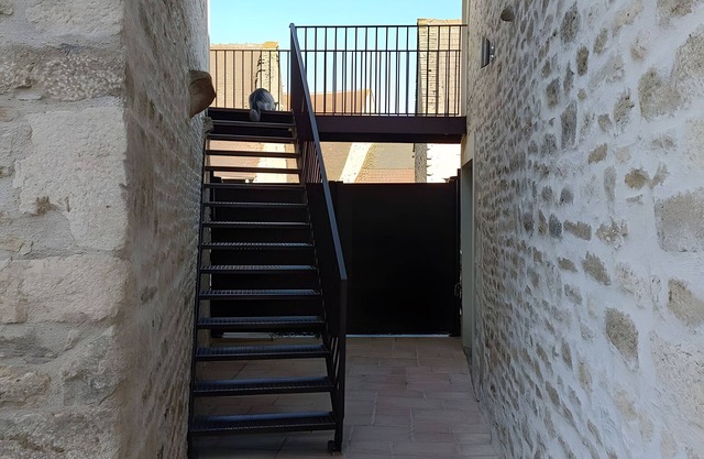 Guest Room 'Fuchia' with Shared Pool, Shared Terrace and Wi-Fi