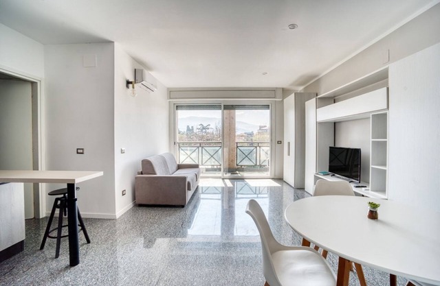 GuestHost - Casa Frida, apartement with balcony