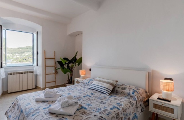 GuestHost - The House on the Embankment