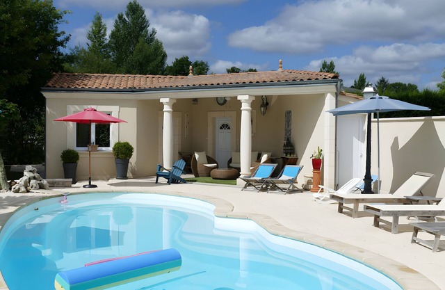 Guesthouse 'Les Hortensias du Monastère' with Private Pool, Shared Terrace, and Wi-Fi