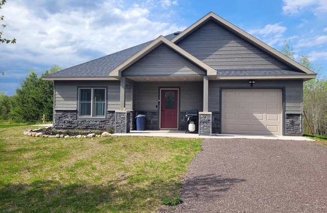 Guesthouse w/Heated garage/Fib intern/EV near MTU
