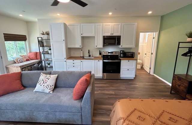 Guesthouse With Beautiful Views! Ceci Suite