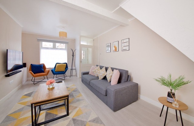 GuestReady - Modern 2BR Home by Anfield Stadium