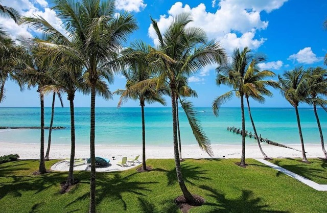Gulf Access Estate Home - On Doctors Bay in The Moorings! BOATERS PARADISE