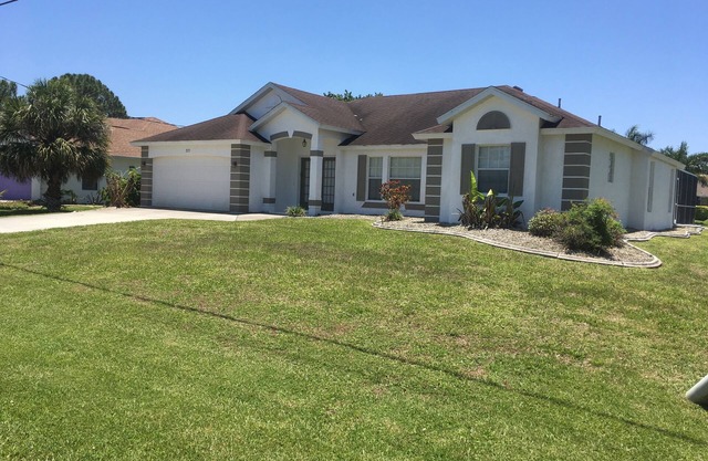 Gulf Coast Villa On Rotonda West Nature Reserve With A Private Pool And Jeti