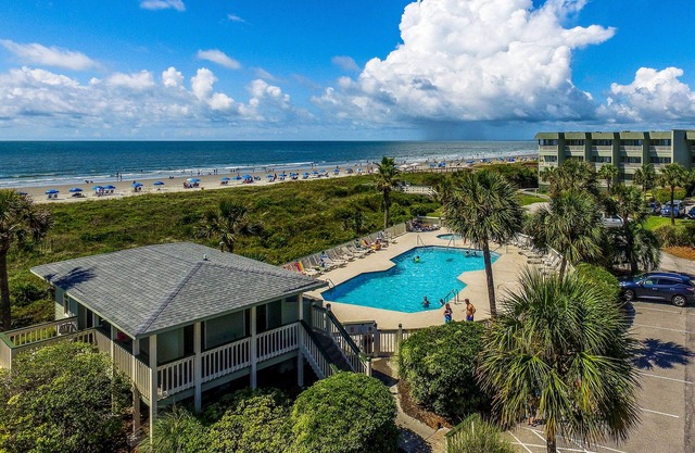 Gulf-front villa near restaurants & state park with beach access, pool & pier
