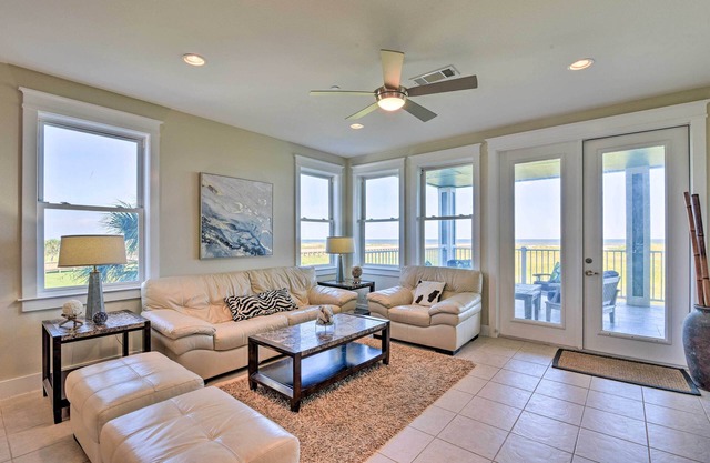 Gulf View + Beach Access: Galveston Resort Condo!