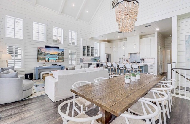 Gulf Views, Designer Interiors & Resort-Like Amenities @ Cinnamon Shore Home