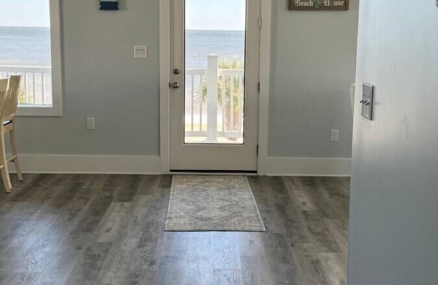 Gulfport Beach Retreat - Sleeps up to 10!