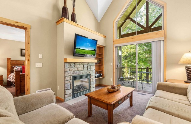 Gull Lake All-Season Getaway w/Private Deck