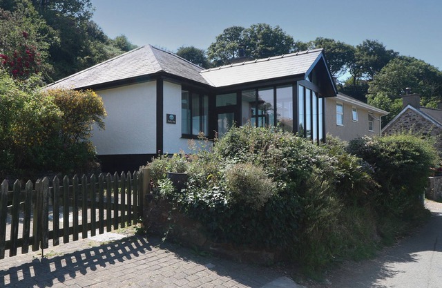 GWEL Y DON, family friendly, country holiday cottage in Abersoch