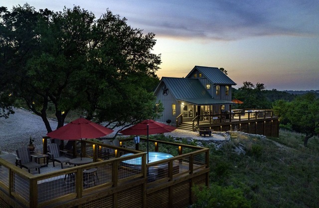 GWR-Private-AmazingHillTopViews-57 Acre-Hot Tub-Stars-Fire Pit-Pool-Wildlife
