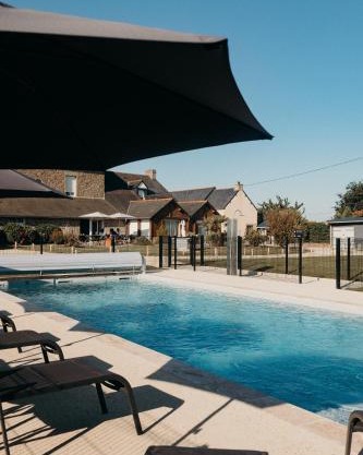 Hôtel Le Chatellier - Piscine chauffée d'avril à octobre