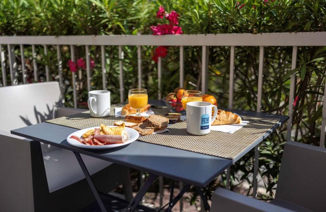 Hôtel, restaurant Kyriad Fréjus