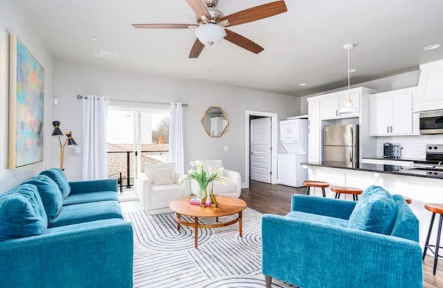 H4/H6 Spacious & Urban Modern Condo - 2 units!