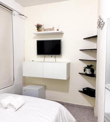 Habitación doble con entrada independiente y baño privado