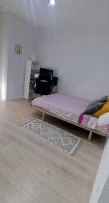 Habitación en el centro con balcón