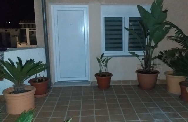 Habitación romántica en la montaña cerca de playa.