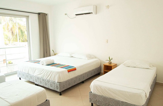 Habitación Superior Familiar Con Balcón Cerca A La Playa