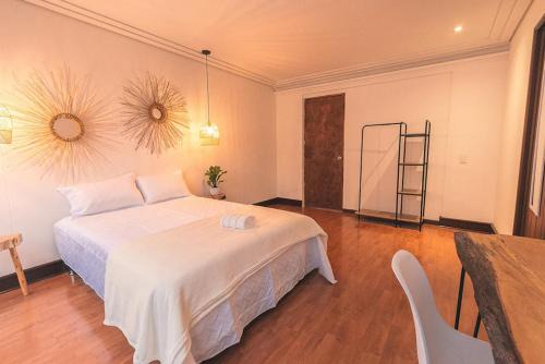 Habitacion con baño compartido en el Poblado -A6