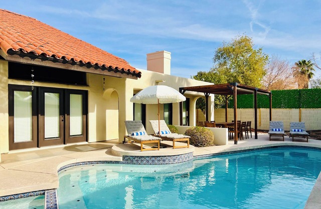 Hacienda Style Home Sleeps 14 with Heated Pool, In-ground Spa, Cinema, and more!