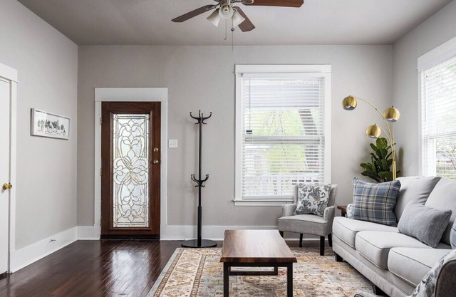 Hackberry House - Pet Friendly! -Mins to Pearl, DnTwn, Riverwalk, Ft Sam Houston