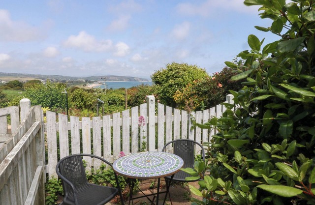 HAFAN BACH, pet friendly, country holiday cottage in Abersoch