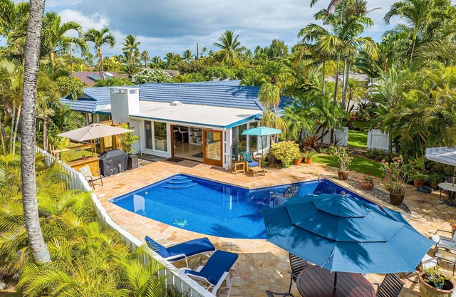 Hale Aloha: Luxe Waterfront Home, Island Vibe, Private Pool, Near Kailua Beach