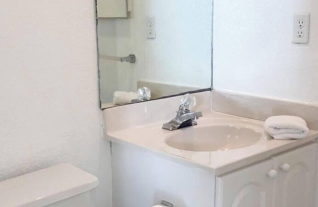 HALLANDALE L&15