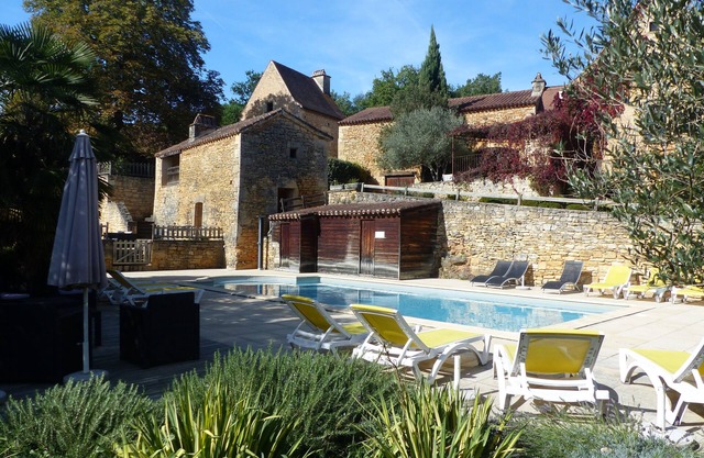 Hameau du Peyrié - Character cottages (27 people), heated swimming pool, tennis, sauna