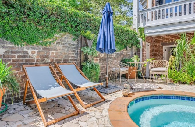 Hamilton House - 5BR Historic Home with Courtyard and Garage