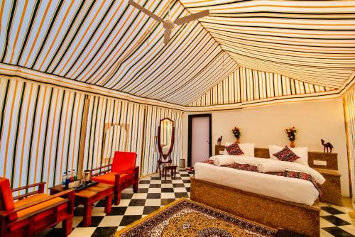 HAMIRGARH LUXURIOUS DESERT CAMP & RESoRT