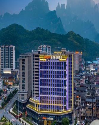 Hampton by Hilton Zhangjiajie Tianmen Mountain - Strategically situatedopposite the Tianmen Mountain Cable Car Station -Complimentary airport shuttle service is offered English-speaking customer service